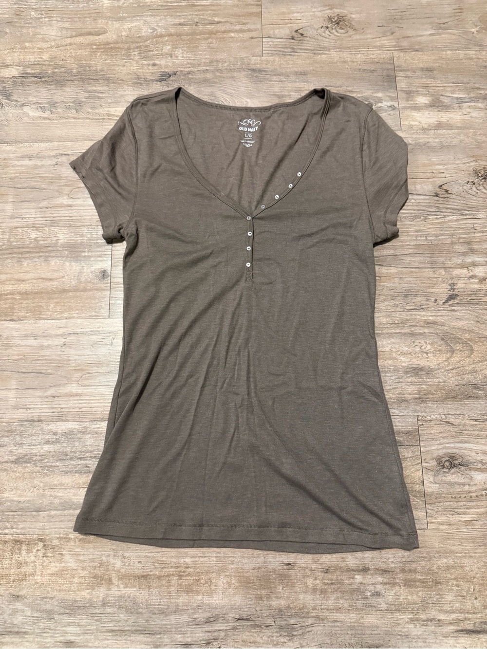 Vintage Y2K Old Navy Brown Short Sleeve V-Neck Tee with Snap Placket